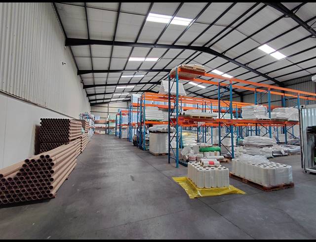 2,099M² WAREHOUSE TO LET IN CLAYVILLE